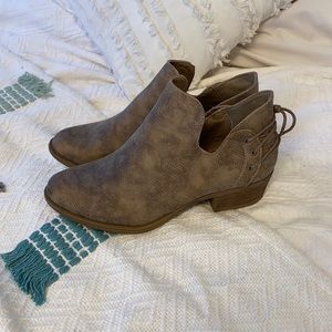 New Drygoods booties